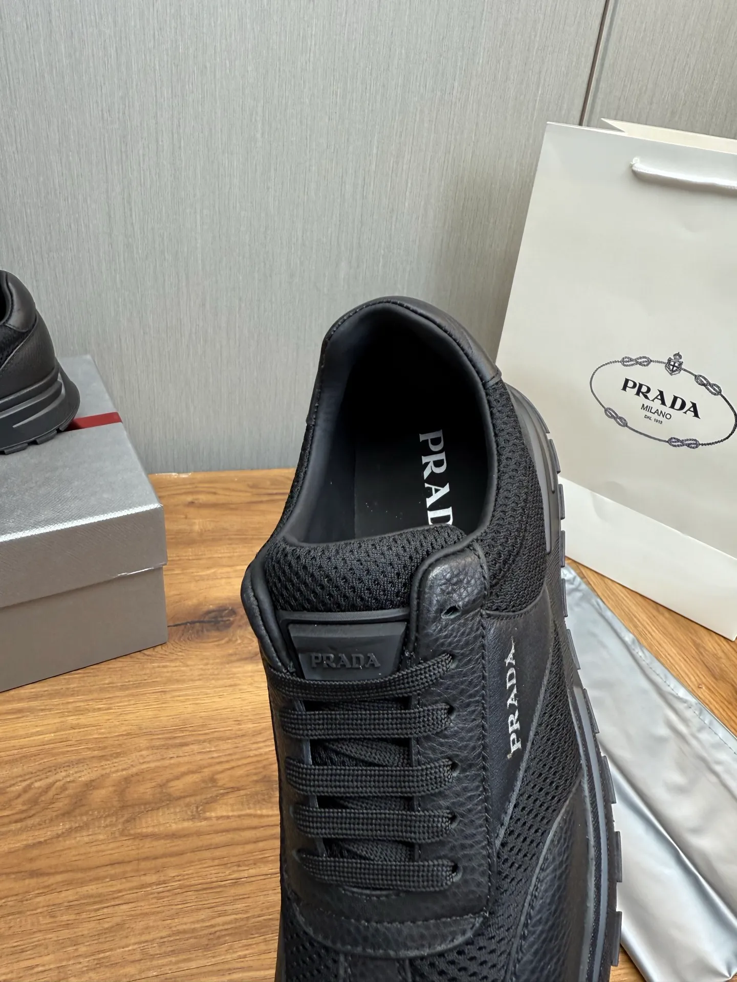 Men's shoes 💰560💰 [PRADA] Hot-selling men's shoes shipped 👏Official website synchronized ⬆️ Original cowhide fabric + cowhide lining, cowhide feet 🐮 1:1 shipment ✔️Original original bottom, 38-45 (45. Customized, non-refundable)